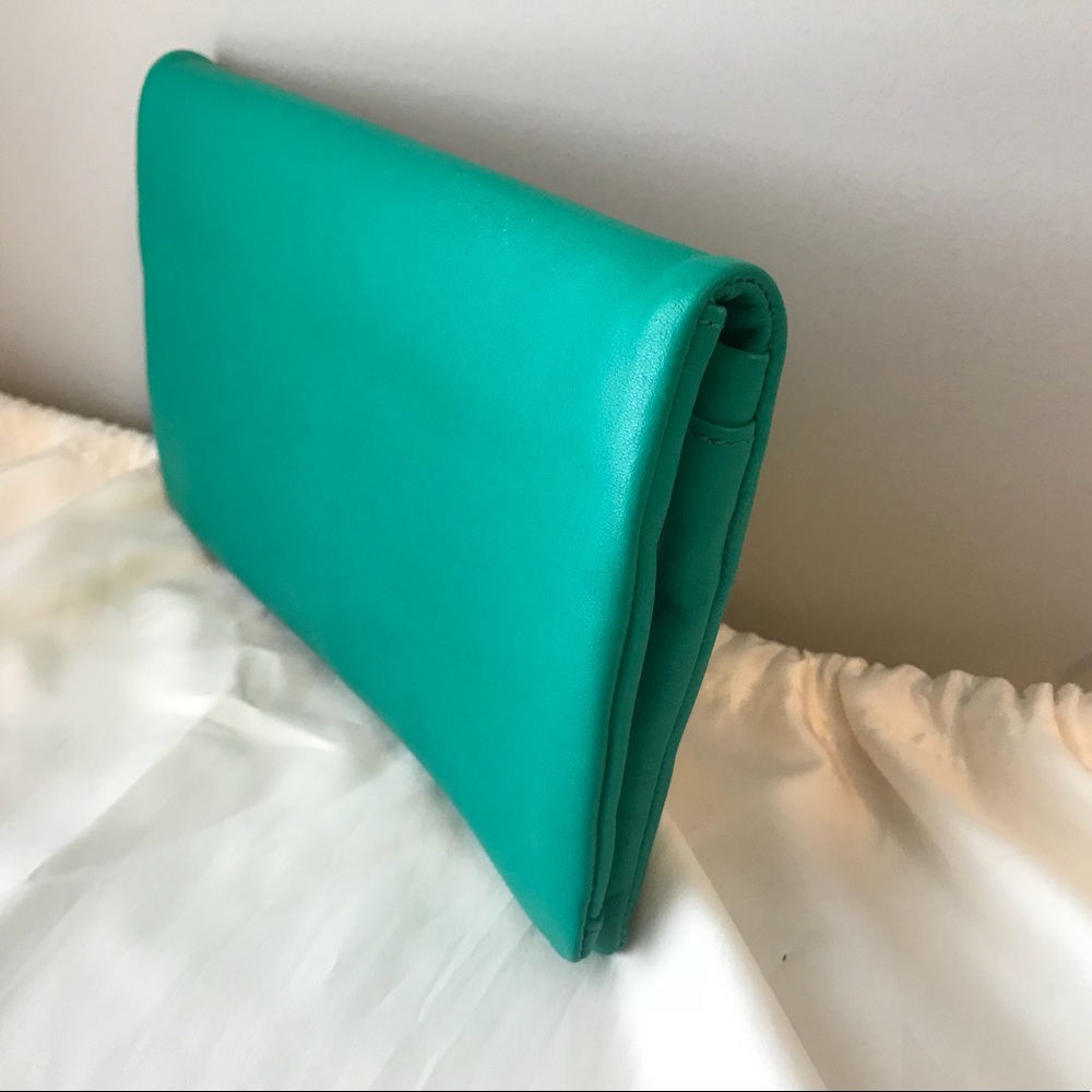 Ann Taylor Kelly Green foldover leather clutch